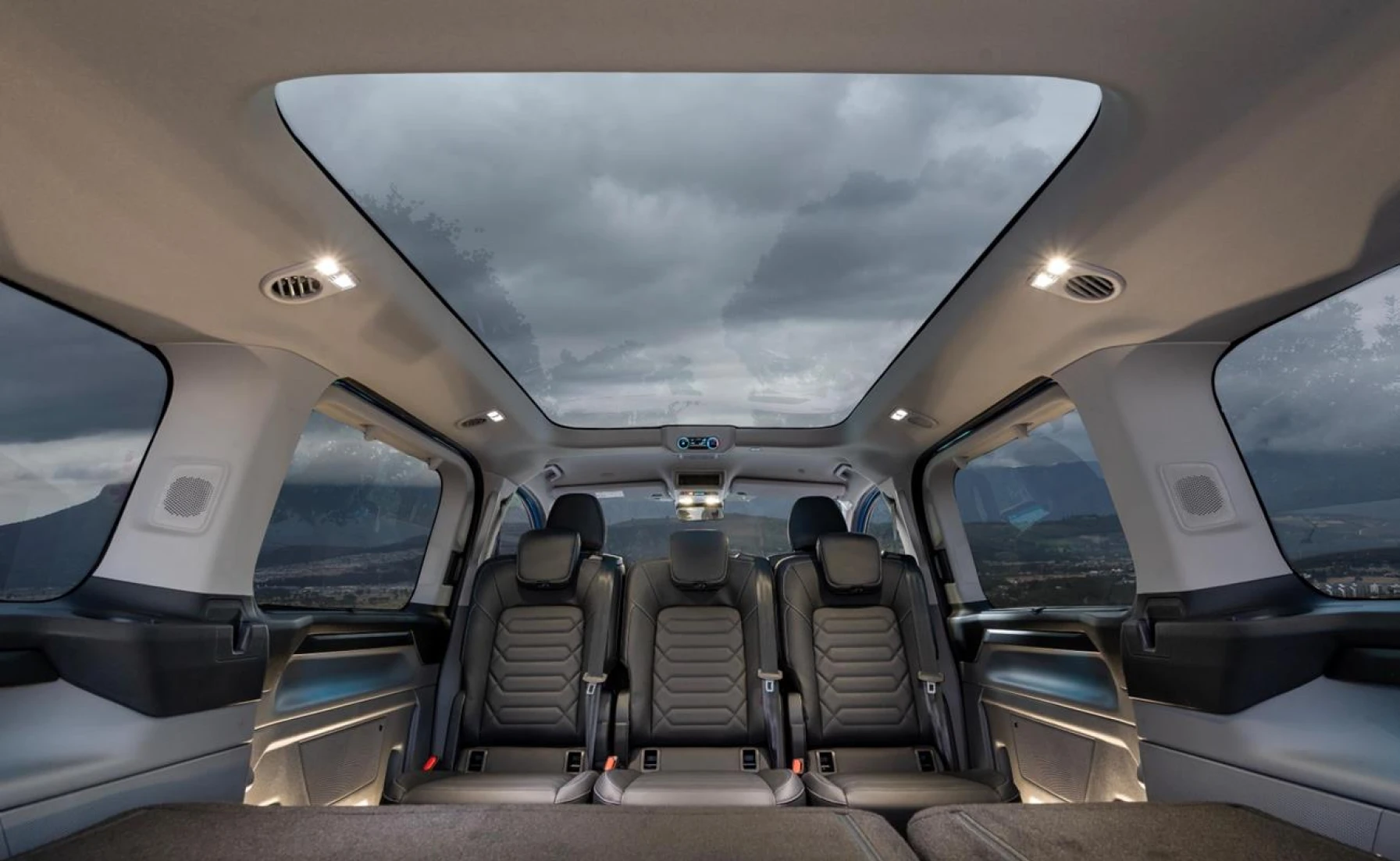 Ford Ford Tourneo Custom 2.0SiT Titanium X 8AT Variant Image