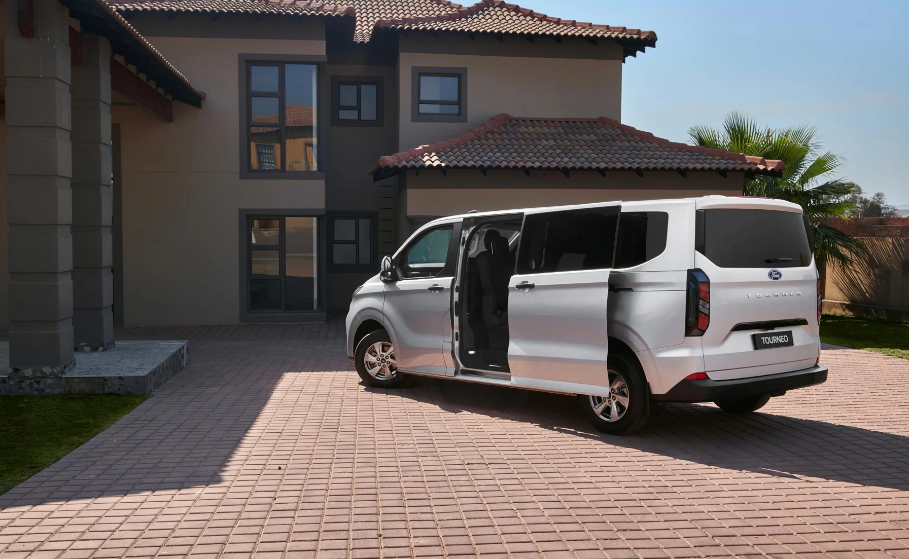 Ford Ford Tourneo Custom 2.0SiT Titanium X 8AT Variant Image