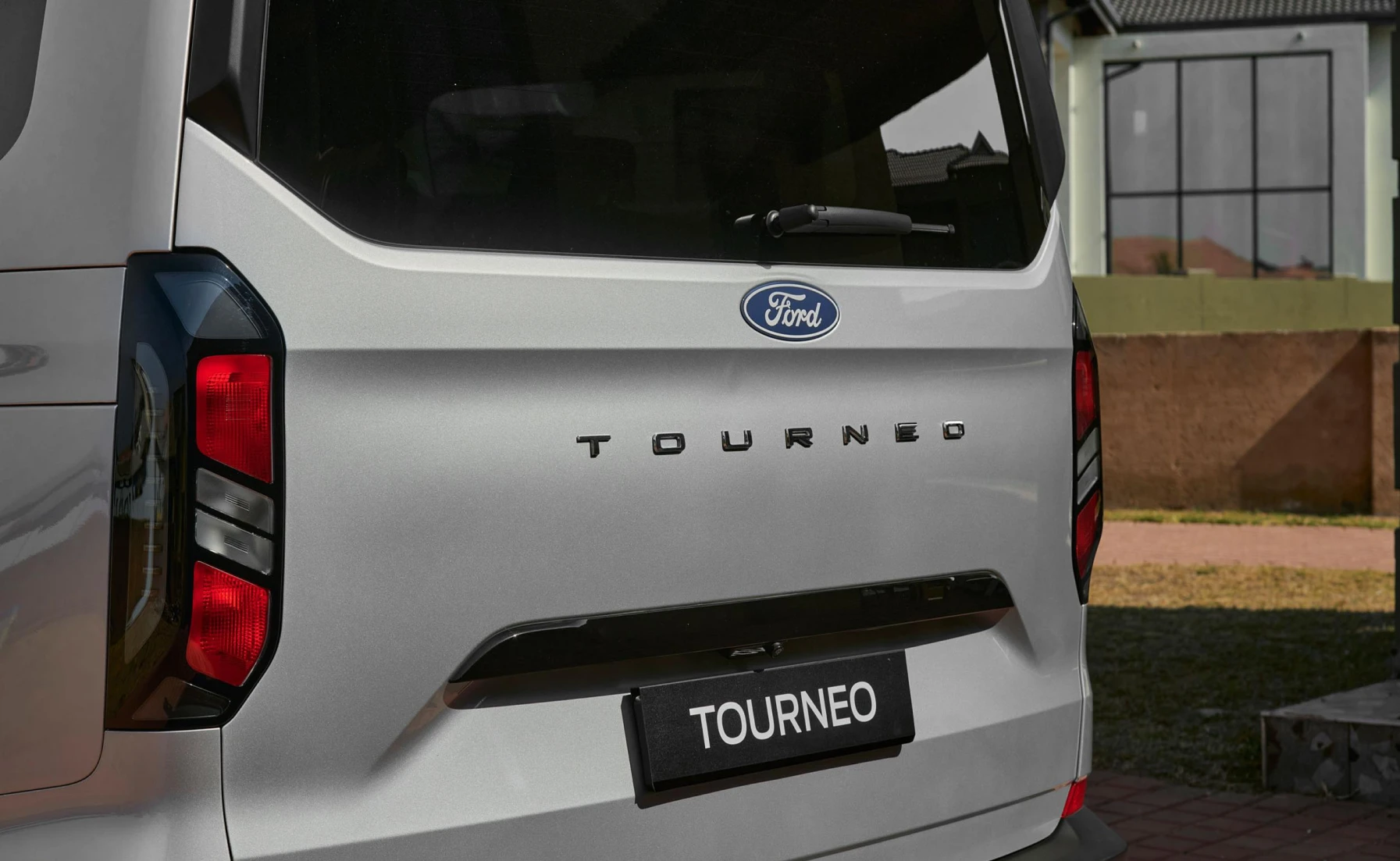 Ford Ford Tourneo Custom 2.0SiT Titanium X 8AT Variant Image