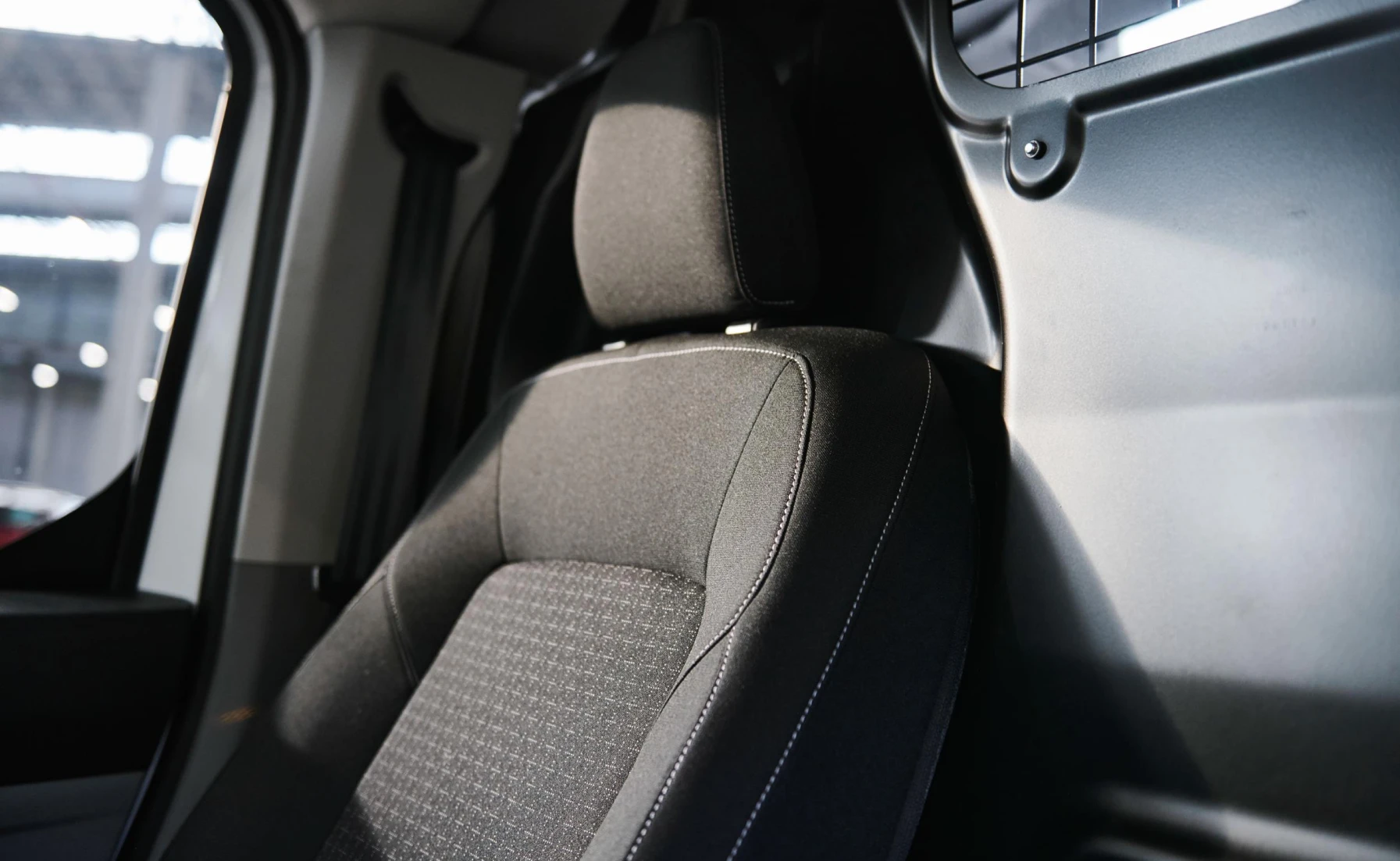 Ford Ford Transit Custom 2.0SiT Sport Panel Van 8AT Variant Image