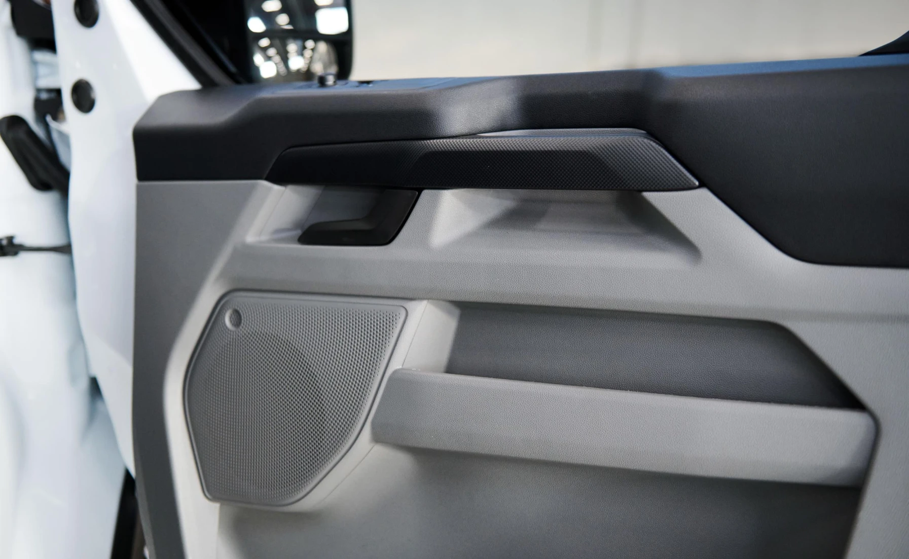 Ford Ford Transit Custom 2.0SiT Sport Panel Van 8AT Variant Image